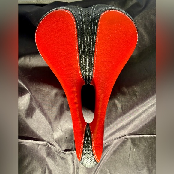 Schwinn/TINGBO/Bowflex STYLE Non Branded Bike Saddle Replacement DD-6619 Red•Blk - Picture 4 of 9
